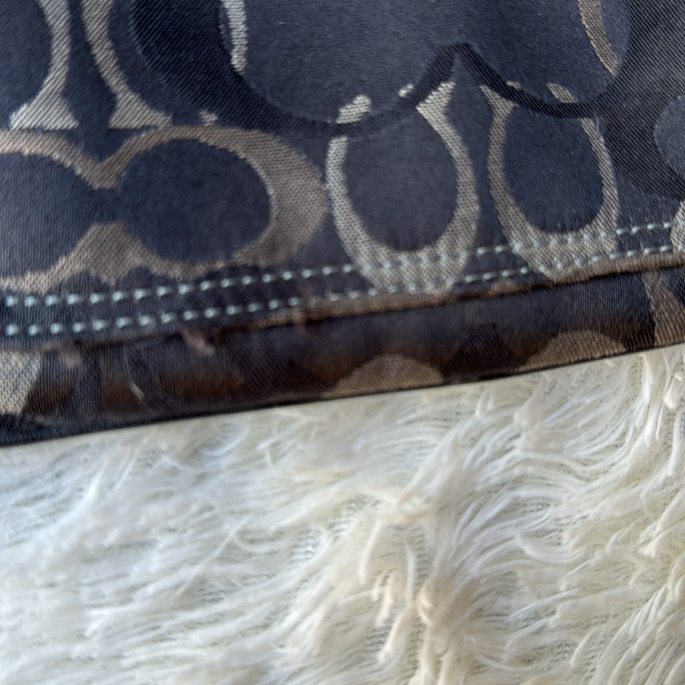 COACH crossbody - Picture 7 of 7
